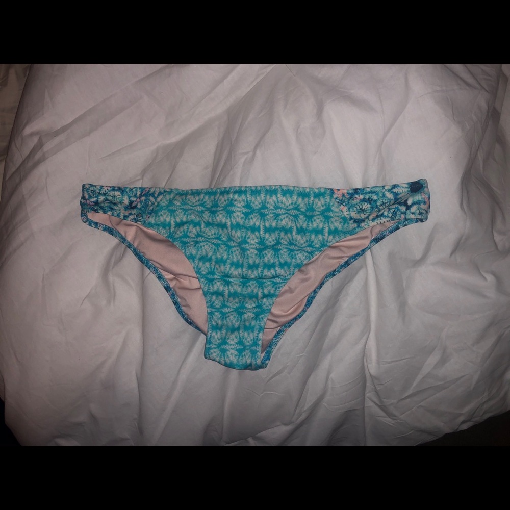 Cheeky bikini bottom